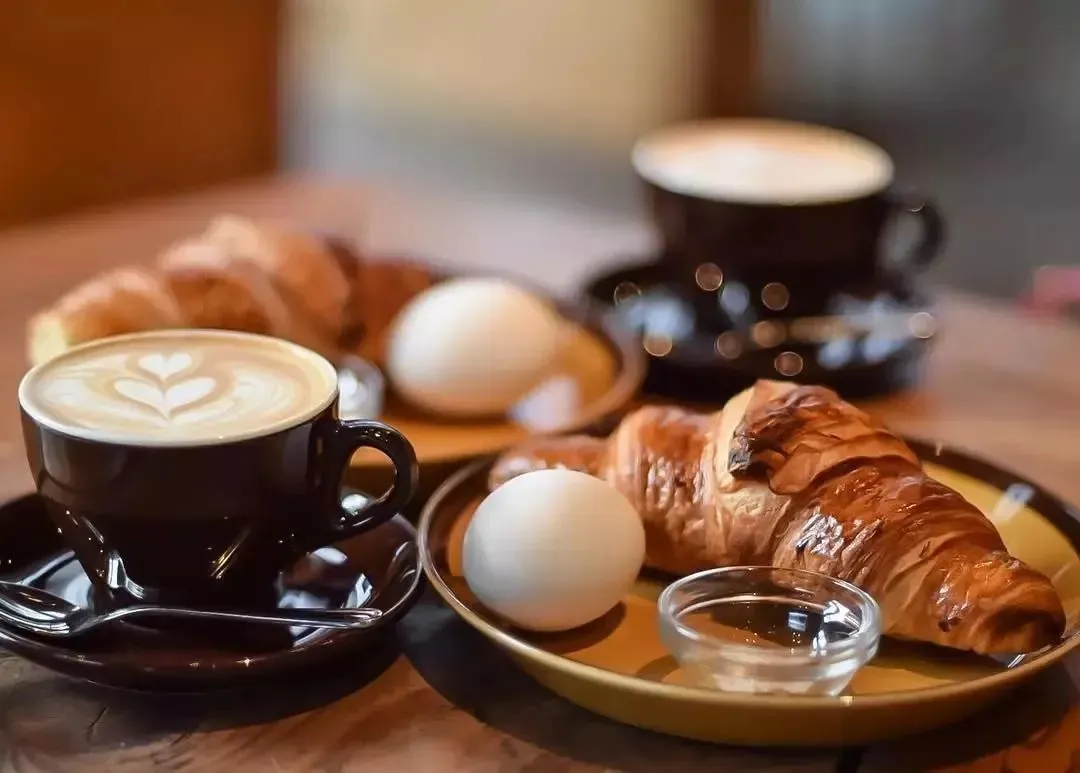 החיים הם כמו קופסת שוקולד, גם כמו כוס קפה